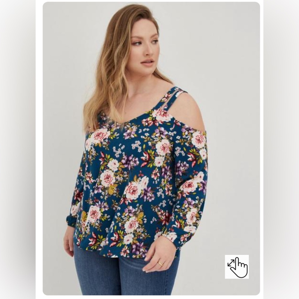 Torrid Knit Crepe V-Neck Cutout Cold Shoulder Top Size Torrid 4/4X